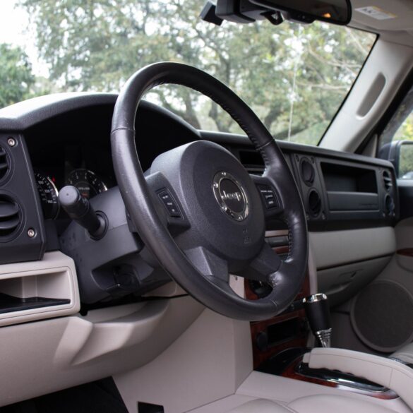 2006 jeep commander interior