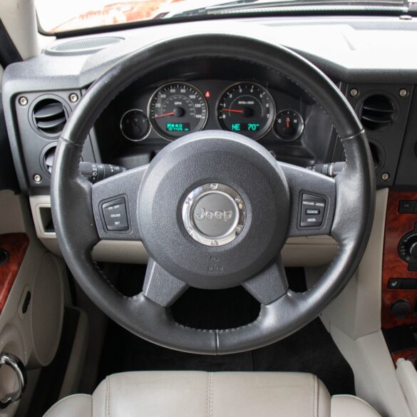 2006 jeep commander interior