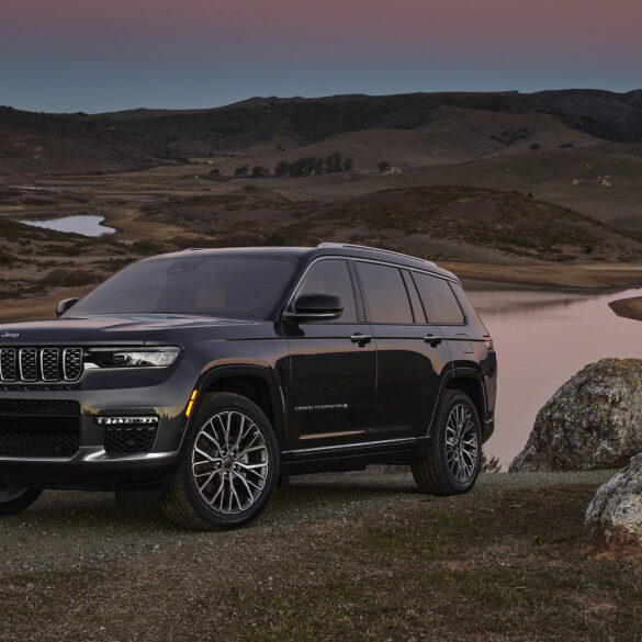 2021 Jeep Grand Cherokee wallpapers