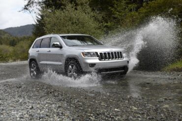 2010 Jeep Grand Cherokee wallpapers