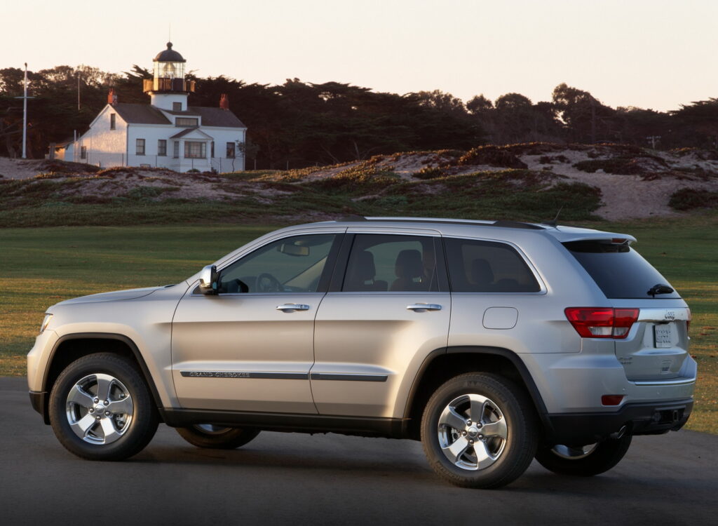 2010 Jeep Grand Cherokee wallpapers