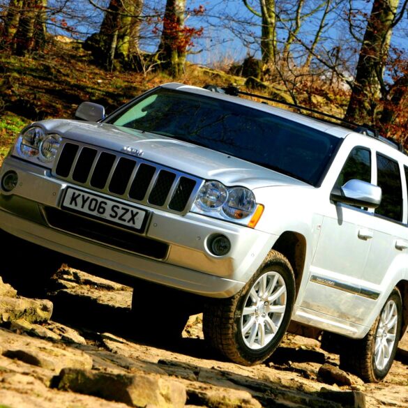 2005 Jeep Grand Cherokee wallpapers