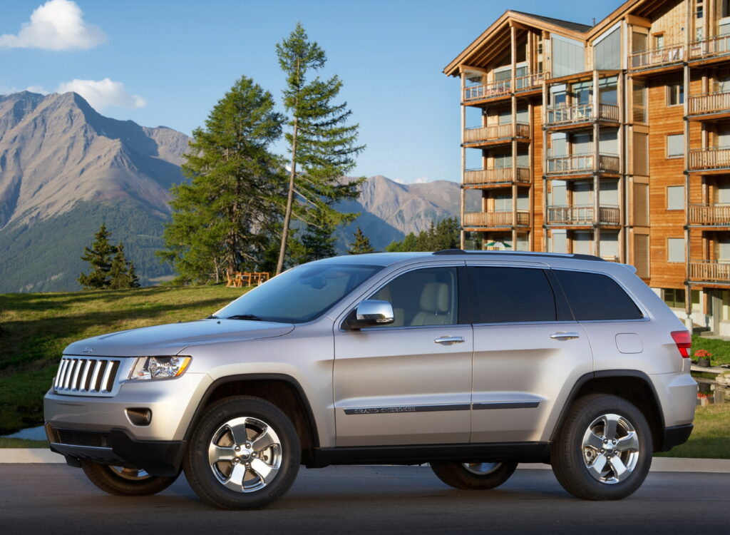 2010 Jeep Grand Cherokee wallpapers