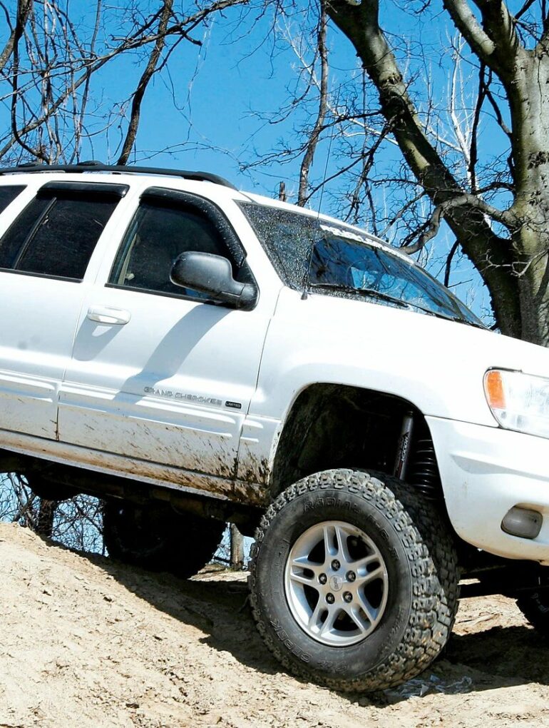 2000 Stone White Jeep Grand Cherokee