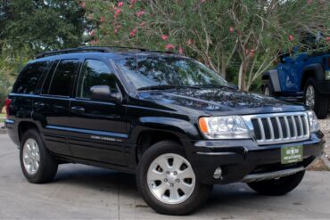 2004 Brilliant Black Grand Cherokee