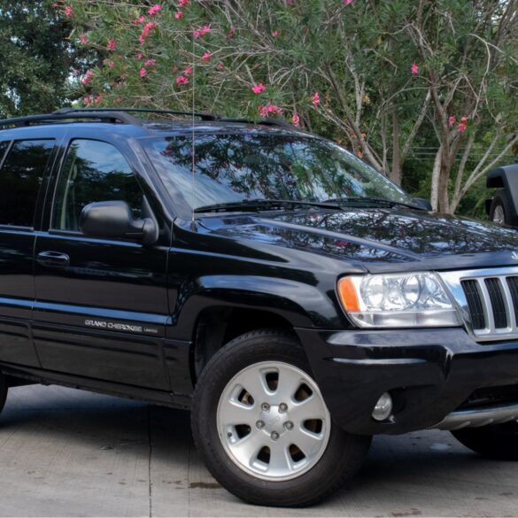 2004 Brilliant Black Grand Cherokee