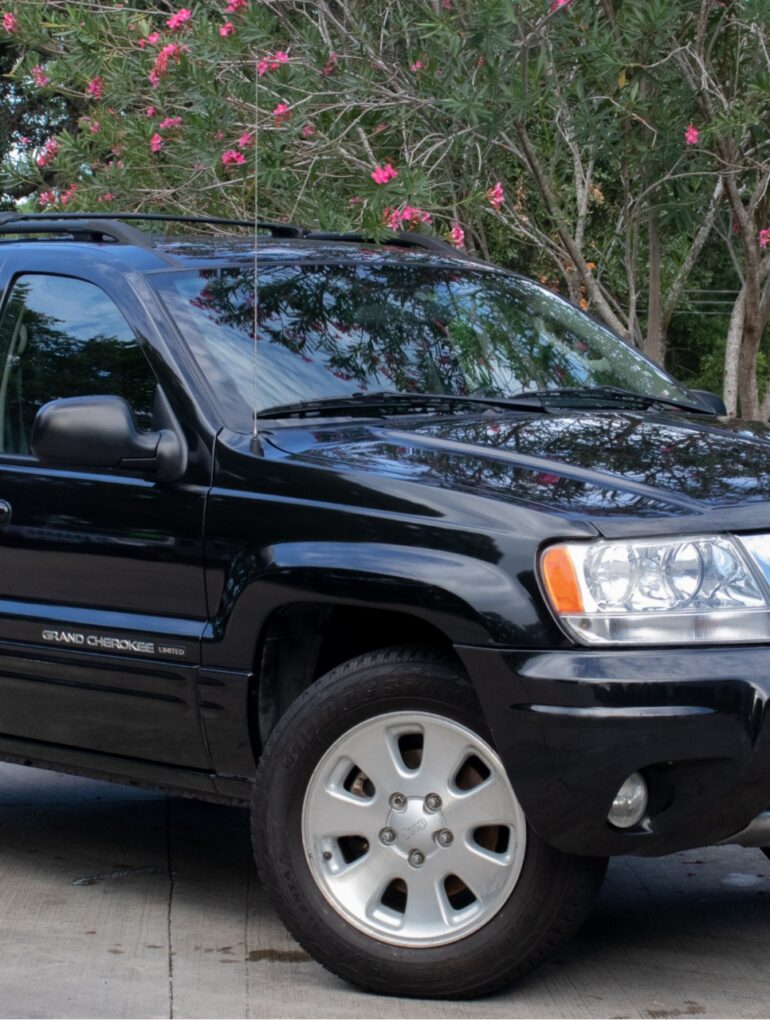 2004 Brilliant Black Grand Cherokee