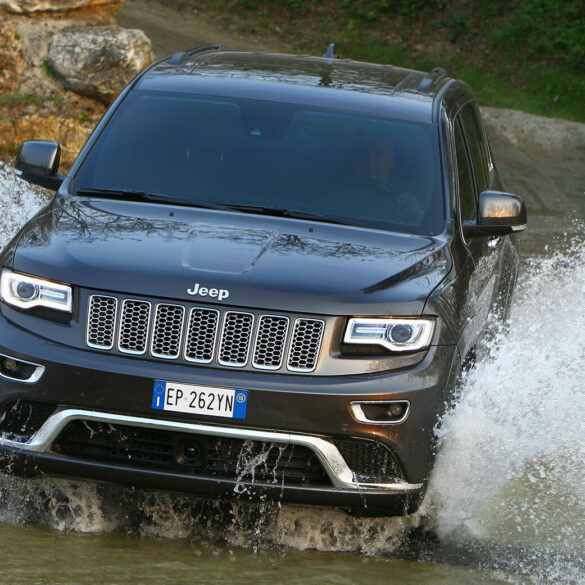 2014 Brilliant Black Jeep Grand Cherokee