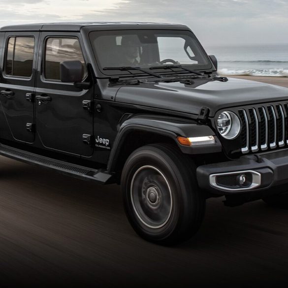 2022 black Jeep Gladiator